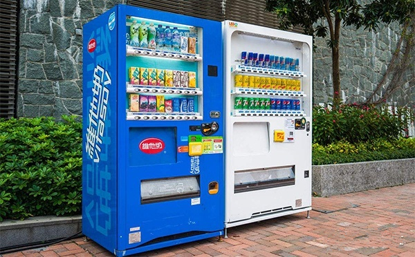 自动售货机嵌入扫码？槭迪稚胫Ц